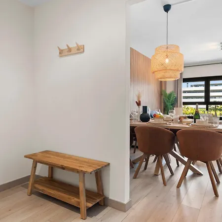 Apartmán Brand New Chic - City, Pool & *