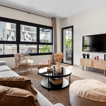 Apartmán Brand New Chic - City, Pool &