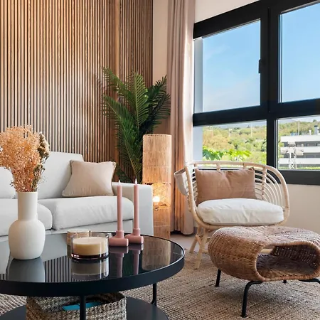 Brand New Chic - City, Pool & Apartmán *