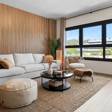 Brand New Chic - City, Pool & Apartmán *