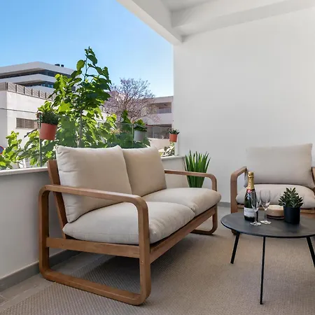 Brand New Chic - City, Pool & Apartmán *