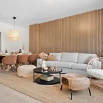Apartment Brand New Chic - City, Pool &
