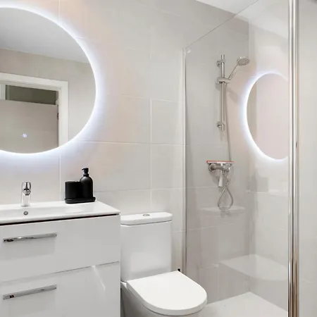 Brand New Chic - City, Pool &