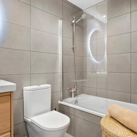 Brand New Chic - City, Pool & *