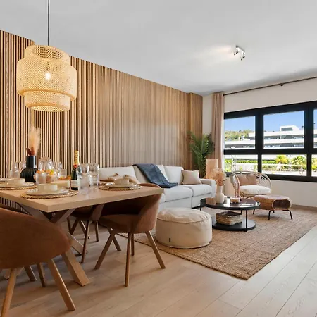 Brand New Chic - City, Pool &