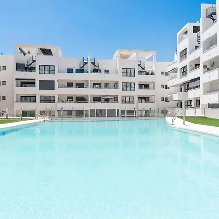 Brand New Chic - City, Pool & *