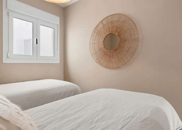 Brand New Chic - City, Pool & *