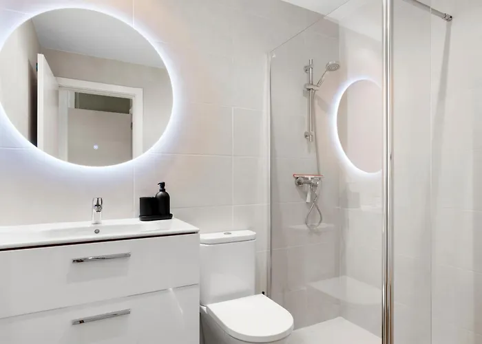 Brand New Chic - City, Pool &