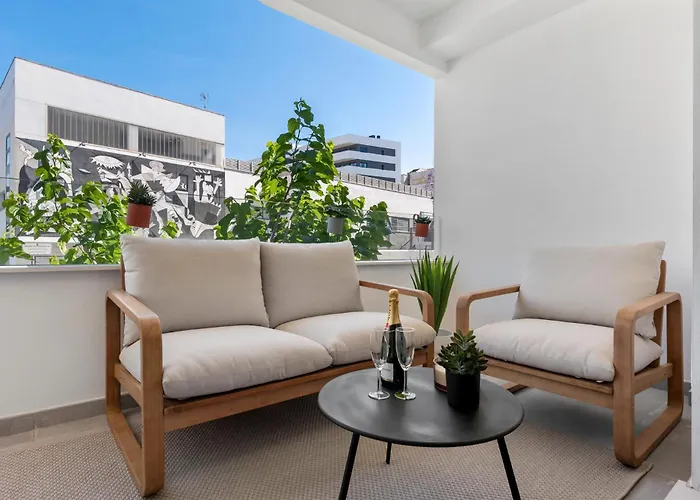 Brand New Chic - City, Pool & 에스테포나