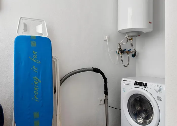 Brand New Chic - City, Pool & *