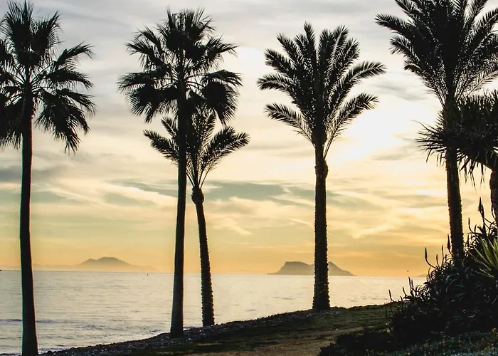 아파트 Brand New Chic - City, Pool & 에스테포나