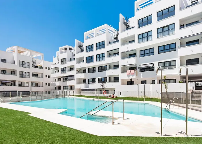 Brand New Chic - City, Pool & *