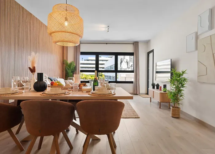 Brand New Chic - City, Pool & *